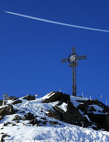 Gipfelkreuz mit Flugzeug